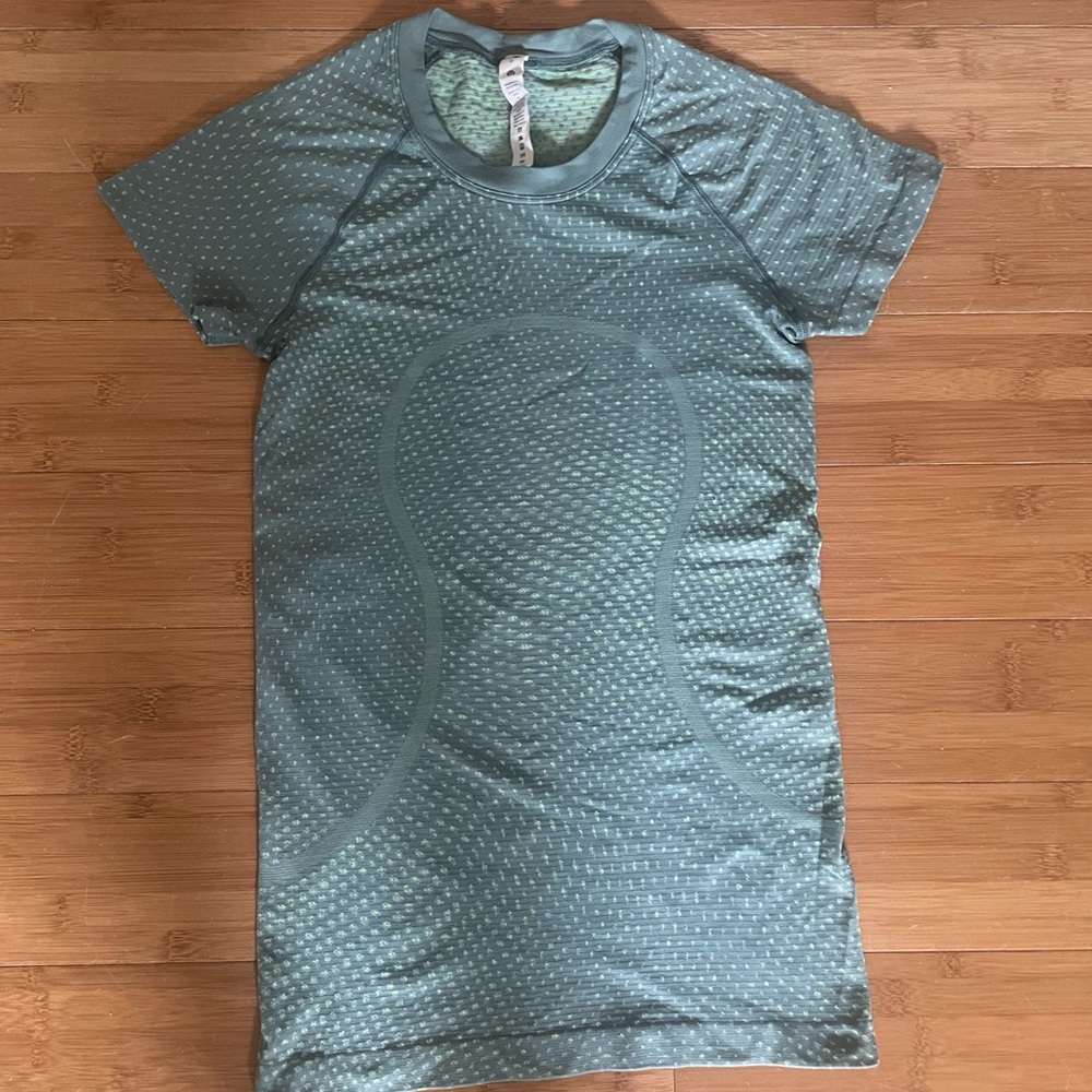 Lululemon Women's Swiftly Tech Short Sleeve Crew Running, Sparkle, size 4